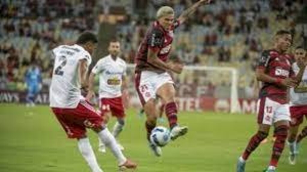 Flamengo bate o Sporting Cristal em noite de falha de Hugo