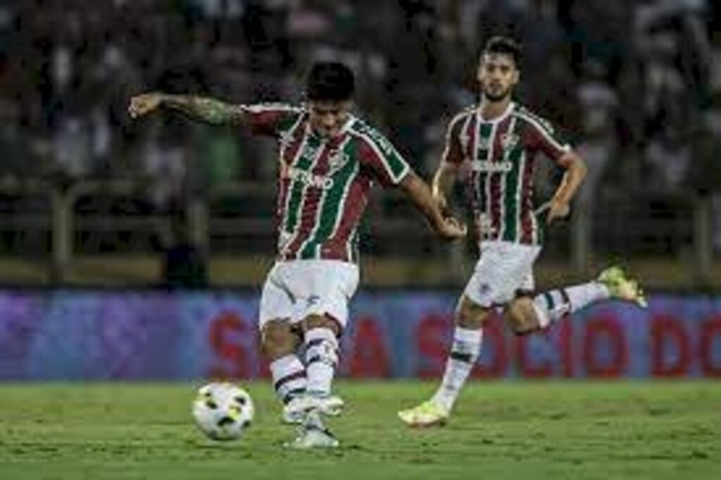 Cano marca duas vezes e Fluminense vence o Athletico-PR pelo Brasileirão