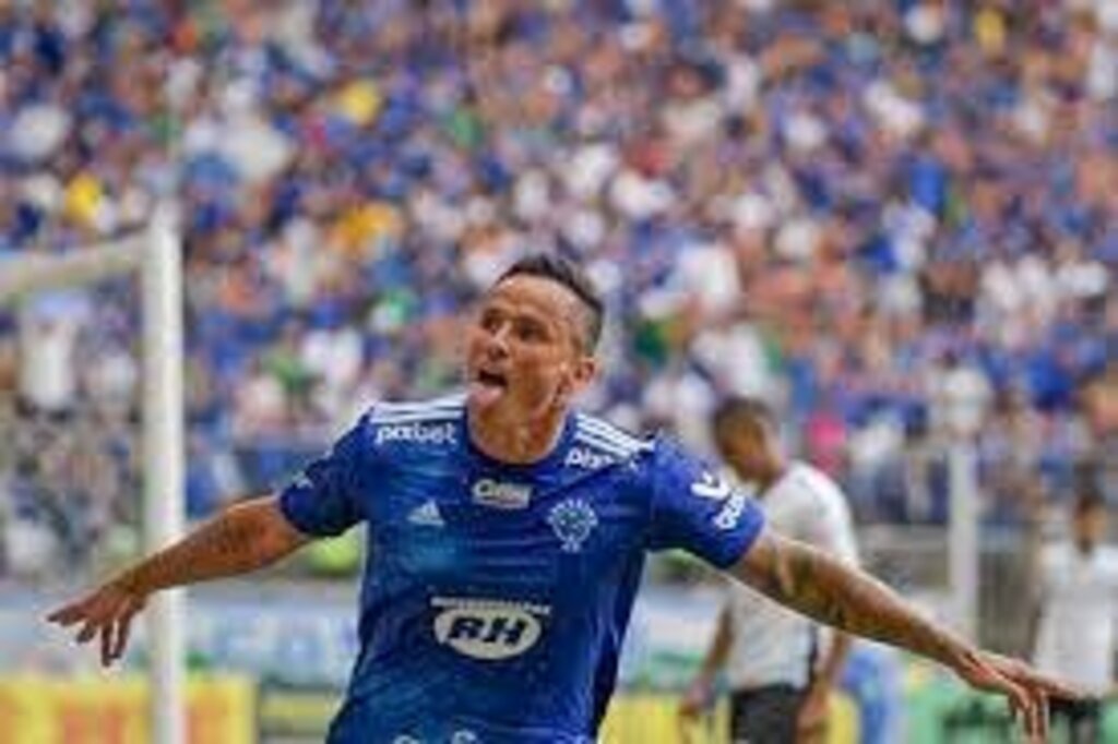 Cruzeiro derrota o Grêmio e chega à vice-liderança da Série B