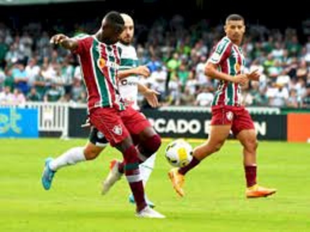 Fluminense abre 2 a 0, mas leva virada do Coritiba