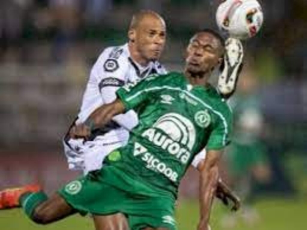 Chapecoense e Vasco empatam sem gols na Série B em jogo com chuva, apagão e paralisações