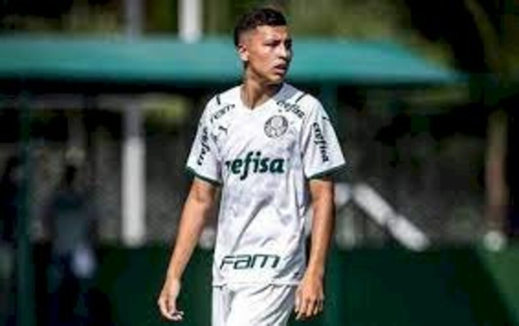 Meia do Palmeiras comemora gols e boa atuação pela Seleção Brasileira Sub-17