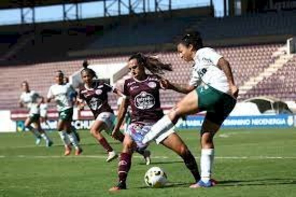 Palmeiras vence a Ferroviária e toma liderança do Brasileirão Feminino