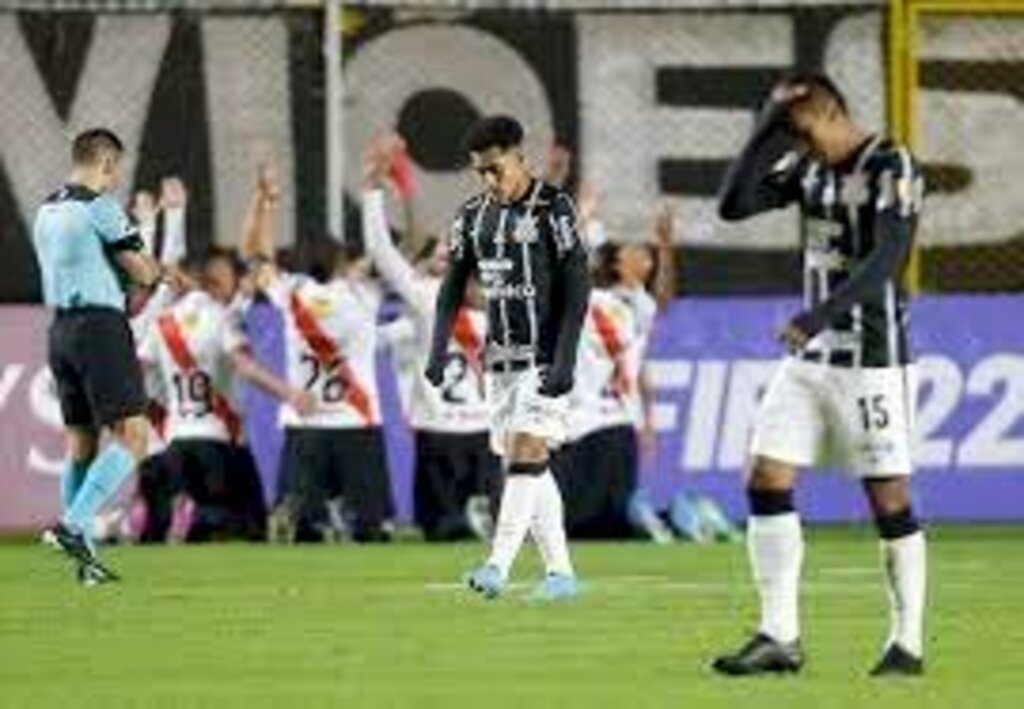 Corinthians joga mal e perde do Always Ready em La Paz