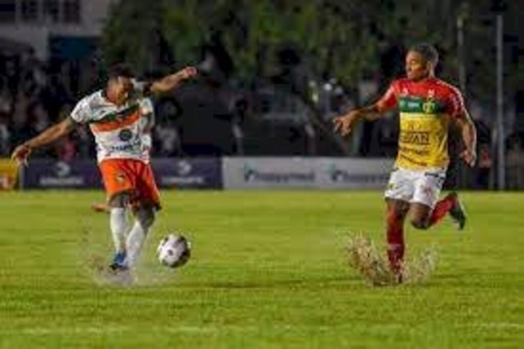 Camboriú e Brusque ficam no empate na primeira partida da final do Campeonato Catarinense