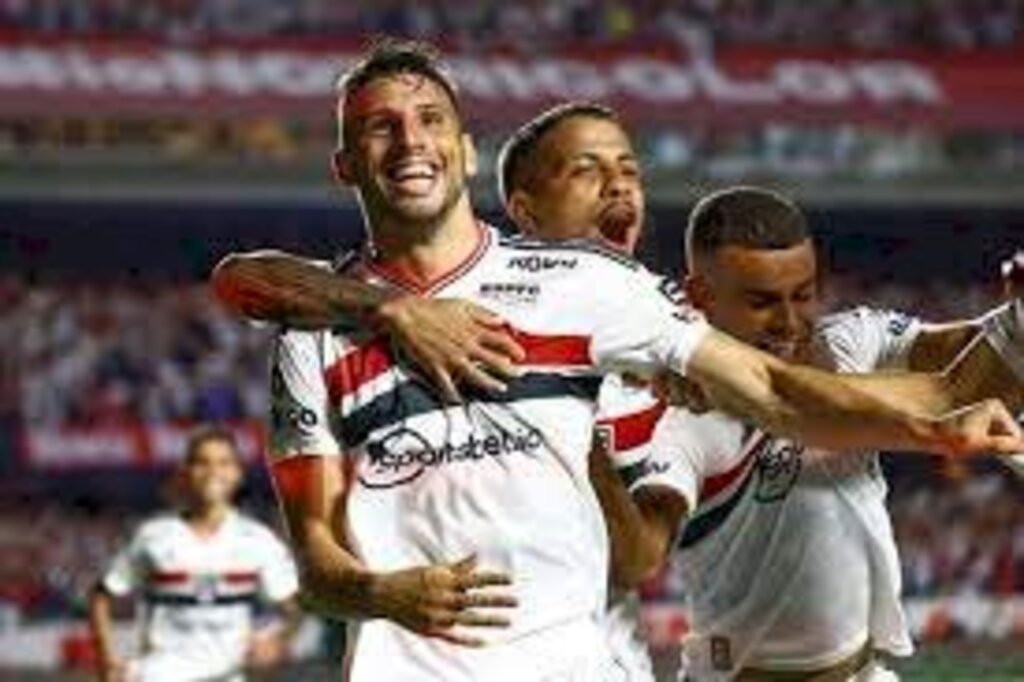 São Paulo vence Palmeiras por 3 a 1 no Morumbi