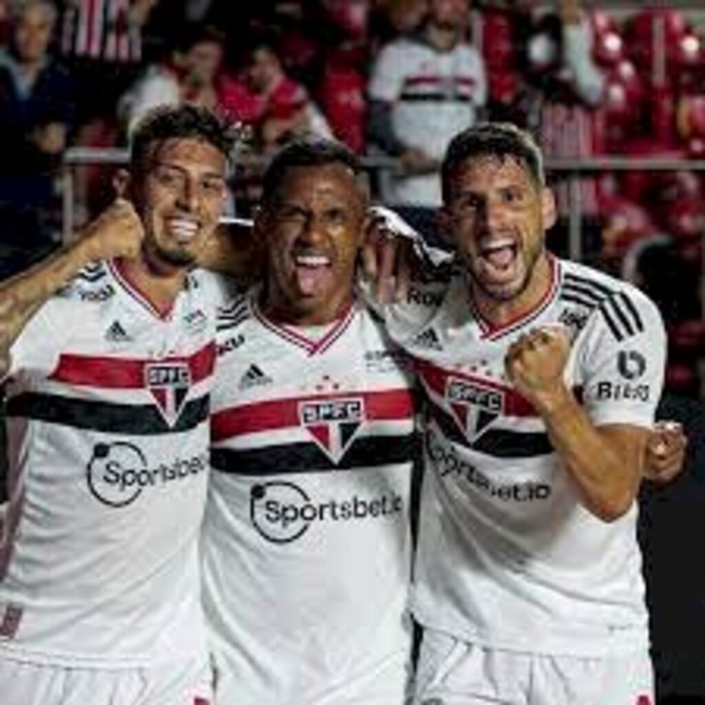 São Paulo leva susto do São Bernardo, mas vira e avança no Paulista