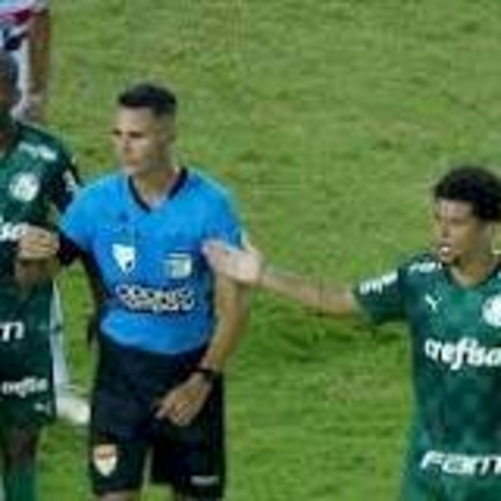 Árbitro escalado para o clássico entre Palmeiras e Corinthians tem apenas 23 anos