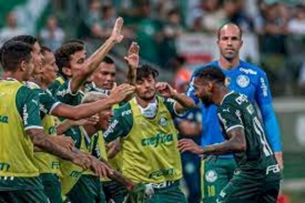 Palmeiras desperdiça boas chances, mas vence Guarani