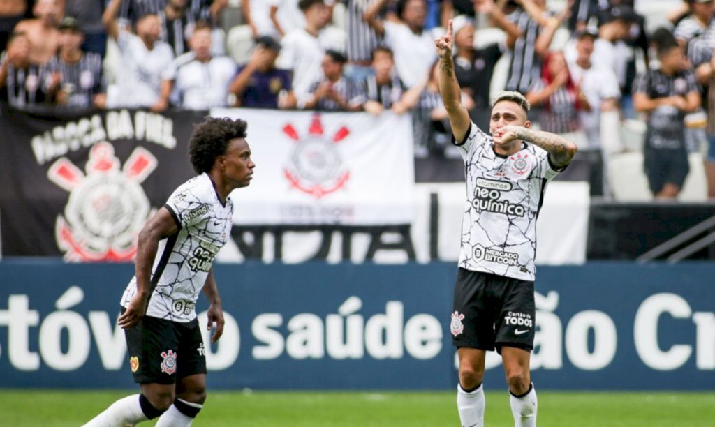 Corinthians vence Bragantino no Paulista