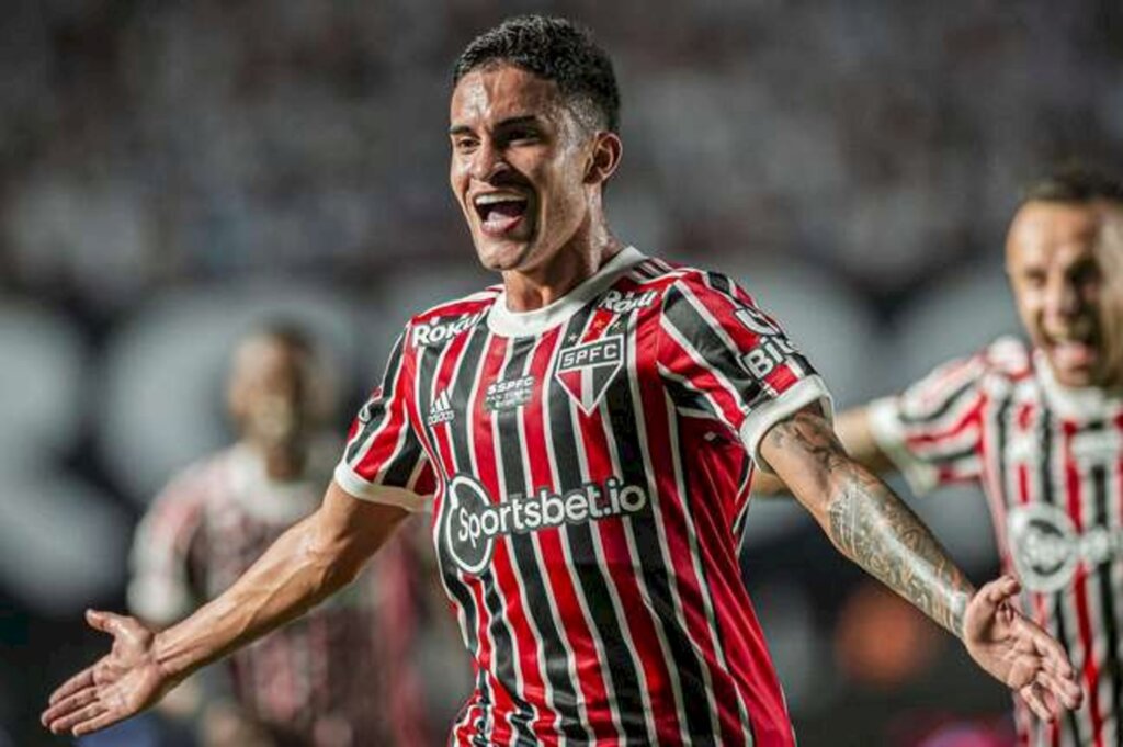 São Paulo atropela Santos na Vila Belmiro