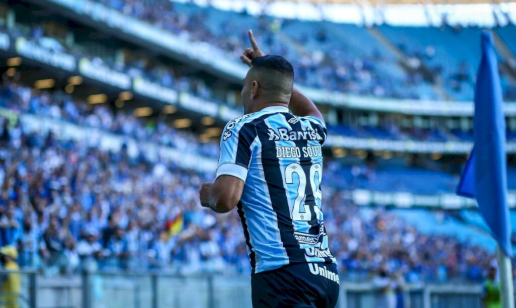 Grêmio goleia São Luiz por 4 a 0