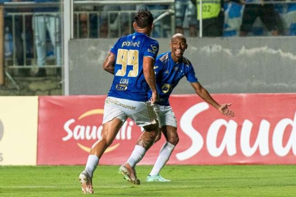 Cruzeiro vence Uberlândia e mantém liderança no Mineiro