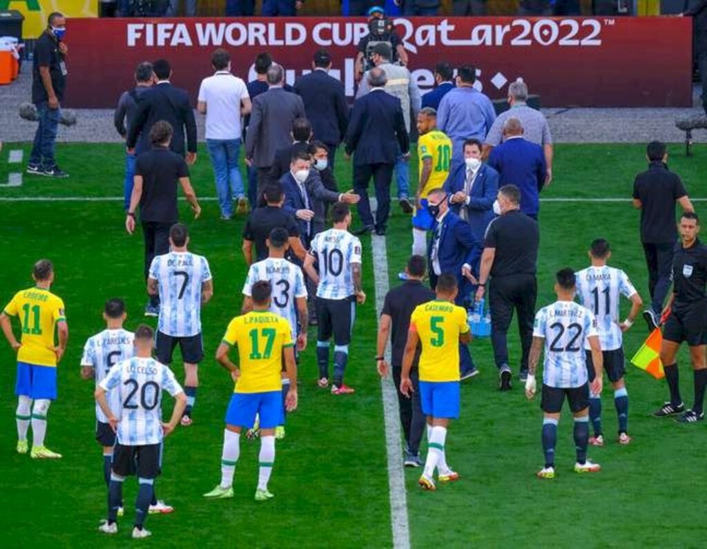 MARCELLO ZAMBRANA/AGIF / Estadão-Terra - Jogo do Brasil e Argentina paralisado devido atuações irregulares de jogadores argentinos