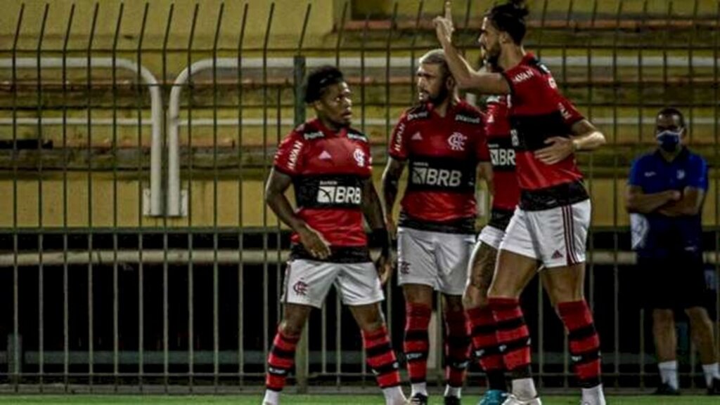 Arrascaeta faz golaço à la Zico em vitória do Flamengo por 5 a 0