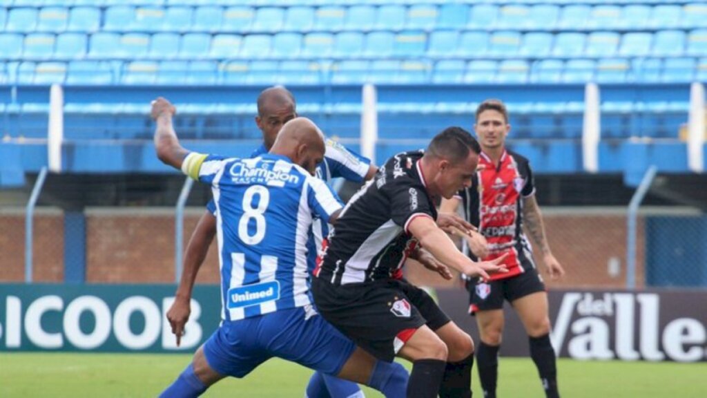 Avaí cria boas chances, se segura na defesa e empata com o Joinville