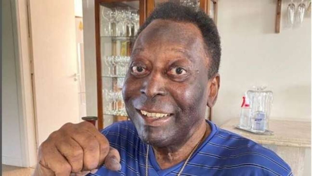 Após boatos de morte, Pelé surge sorridente na web