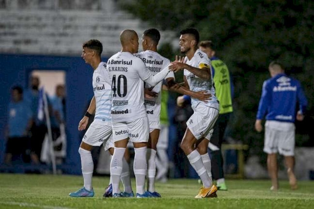 Grêmio vira no fim sobre o Aimoré e mantém 100% no Gauchão