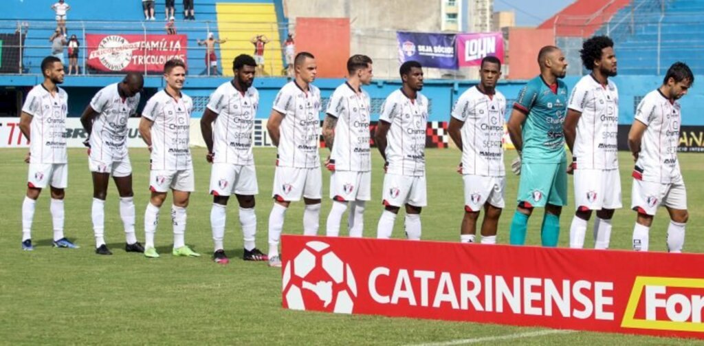 Joinville recebe a Chapecoense na Arena