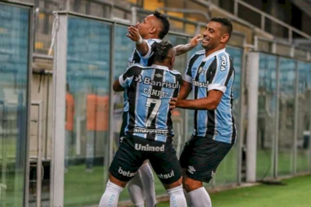 Grêmio bate Guarany, segue invicto e na liderança do Gauchão