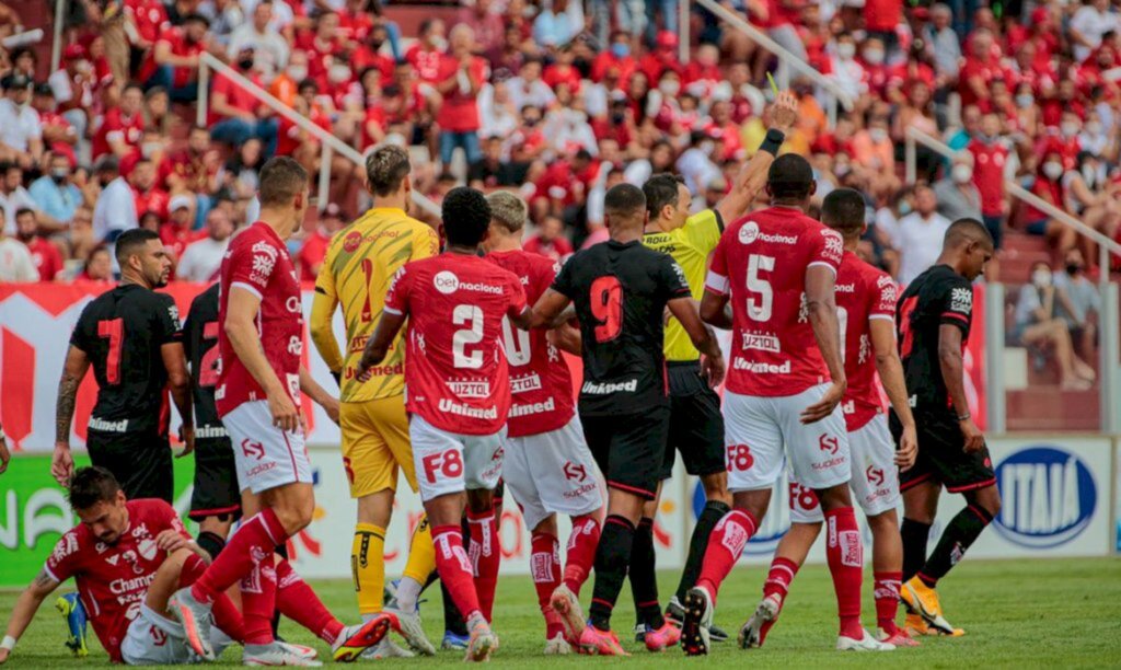 Vila Nova vence clássico com Atlético-GO