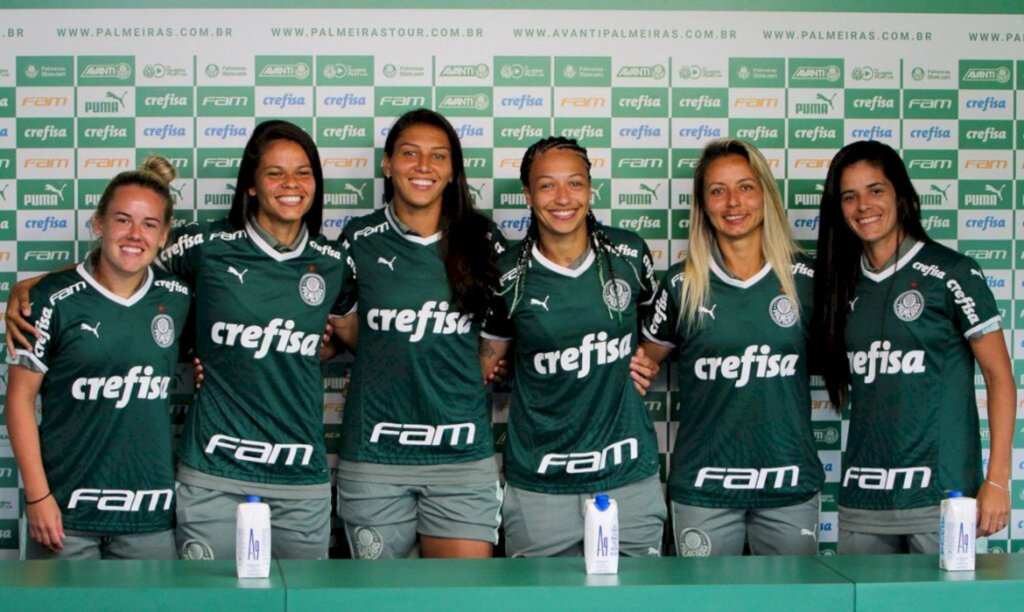 Palmeiras apresenta elenco feminino