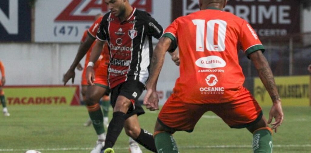 Paulo Massaro deixa o JEC após derrota para o Camboriú