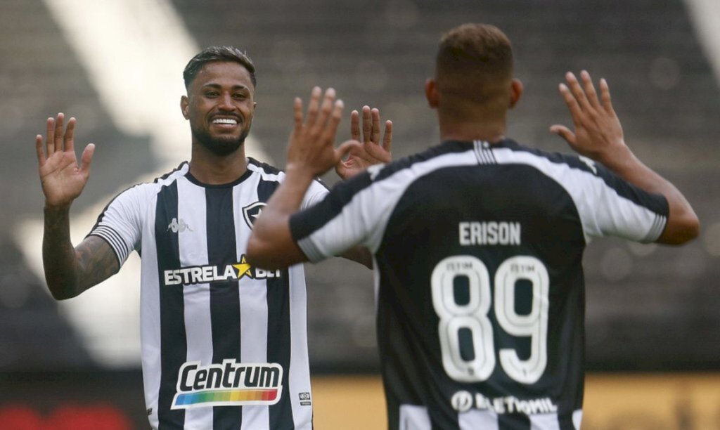 Botafogo sela primeira vitória no Carioca ao bater Bangu por 2 a 0