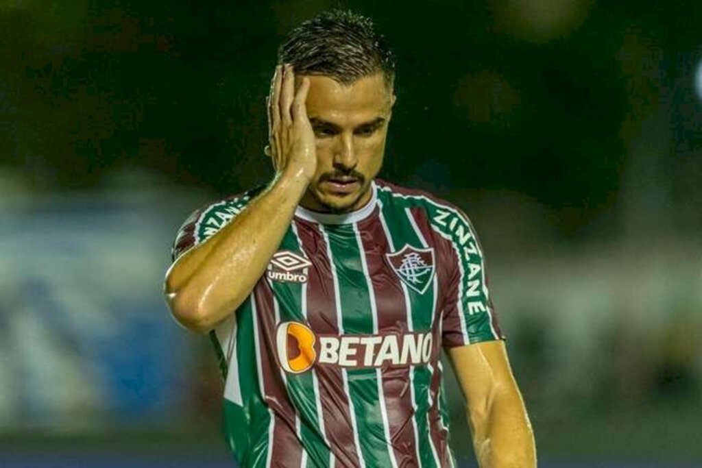 Fluminense vai mal, é vaiado e perde para o Bangu no Carioca