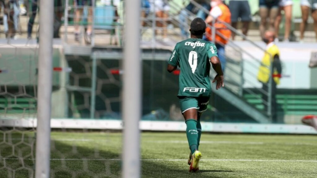 Quem é Endrick? Veja a trajetória do garoto de 15 anos que foi sensação do Palmeiras no título da Copinha