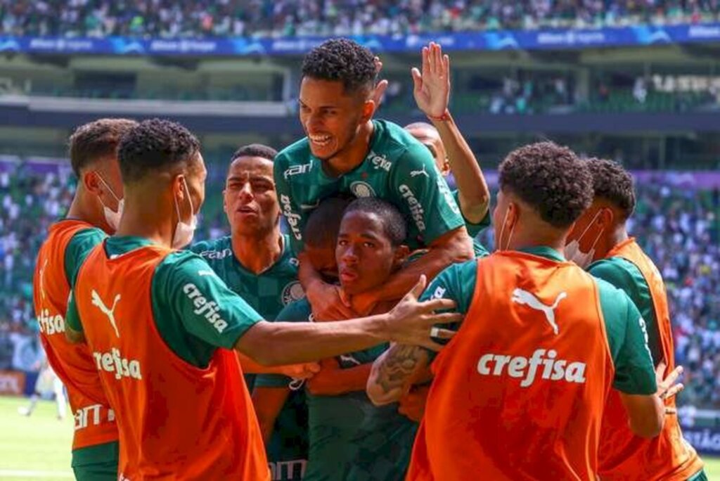 Palmeiras atropela Santos e vence inédito título da Copinha