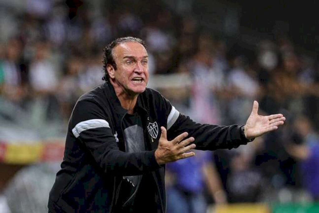 Técnico Cuca decide deixar o comando do Atlético-MG, diz rádio