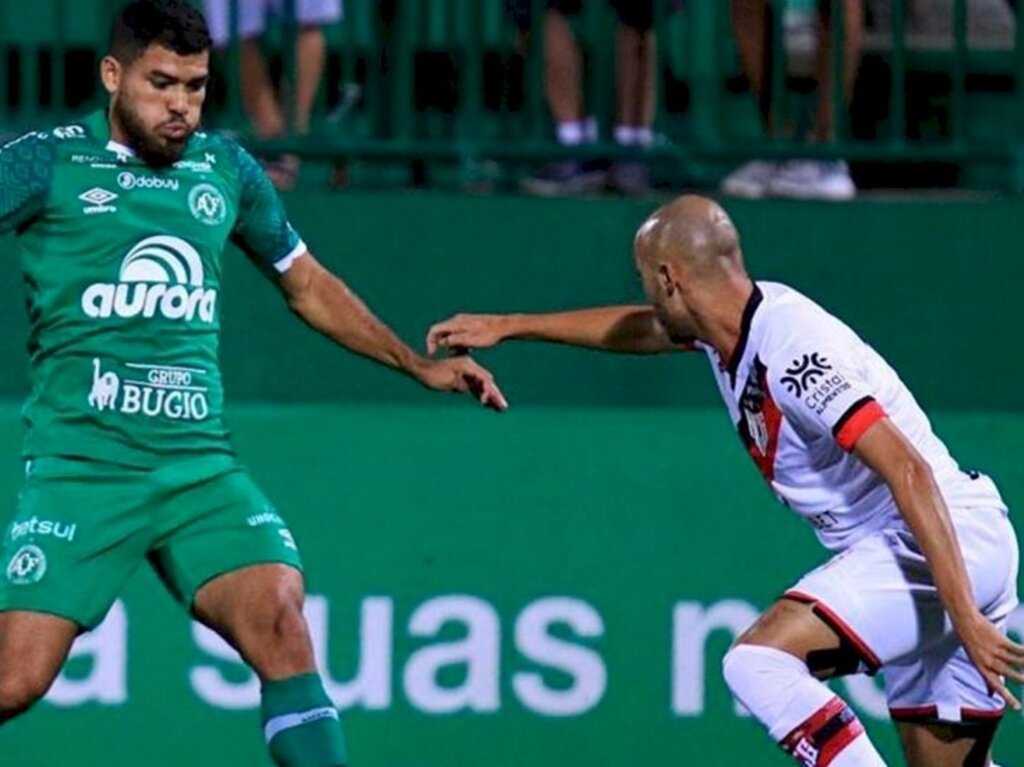 Atlético-GO derrota Chapecoense