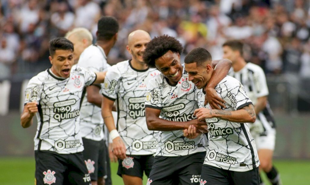 Corinthians supera Santos e entra no G4