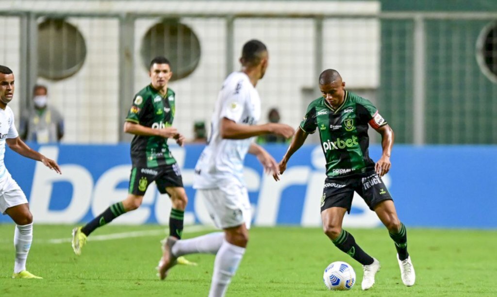 Na luta por vaga na Libertadores, América-MG afunda Grêmio no Z4