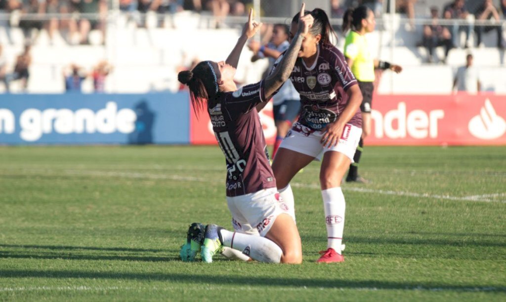 Libertadores Feminina: Ferroviária bate paraguaias e vai à semifinal