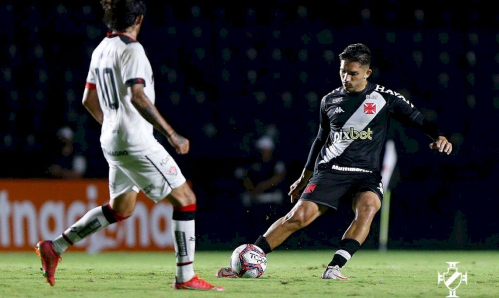 Vasco é goleado em São Januário e segue na Série B em 2022