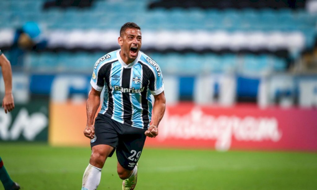 Grêmio vence Fluminense e ganha força na luta contra o rebaixamento