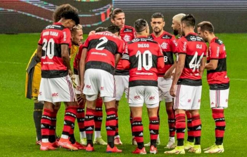 Fla é multado por cantos homofóbicos da torcida em jogo