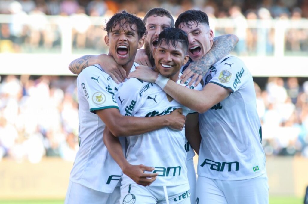 Palmeiras se impõe sobre o Santos na Vila Belmiro