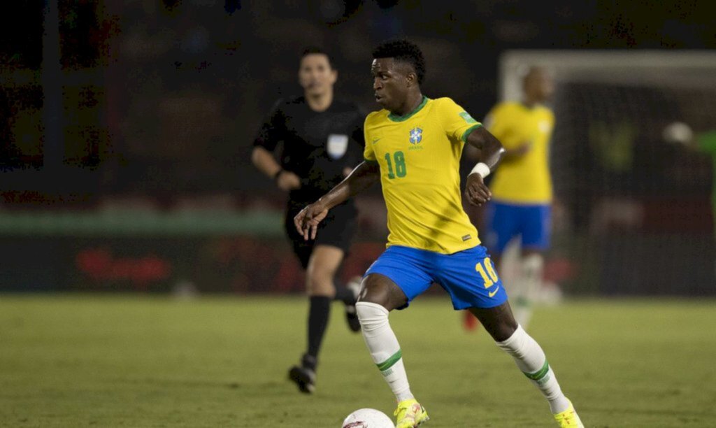 Tite convoca Vinícius Jr para seleção após corte de Firmino por lesão