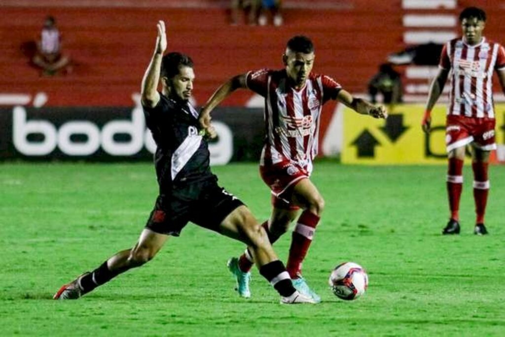 Vasco cede empate ao Náutico e perde chance de colar no G4