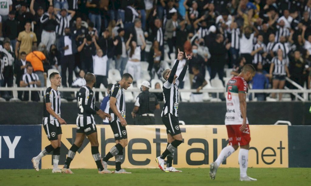 Botafogo derrota Brusque na Série B