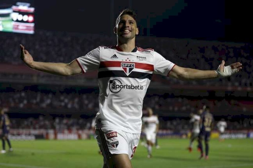 Com gol de Calleri, São Paulo bate o Corinthians no Morumbi