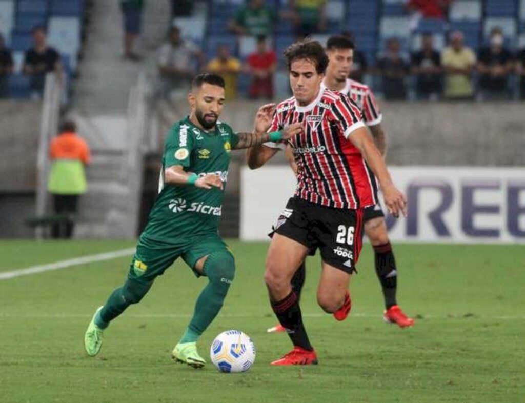 São Paulo joga mal, empata com o Cuiabá e flerta com o Z4