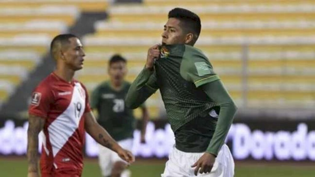 Fim de jejum! Bolívia vence Peru com um a menos