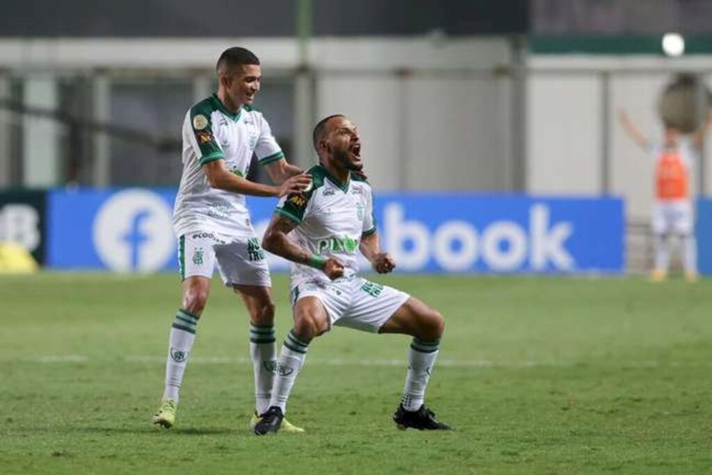 Palmeiras cede virada ao América-MG e vê ponta mais distante