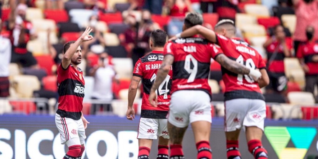 Flamengo vence o Athletico-Pr e assume vice-liderança do Brasileirão