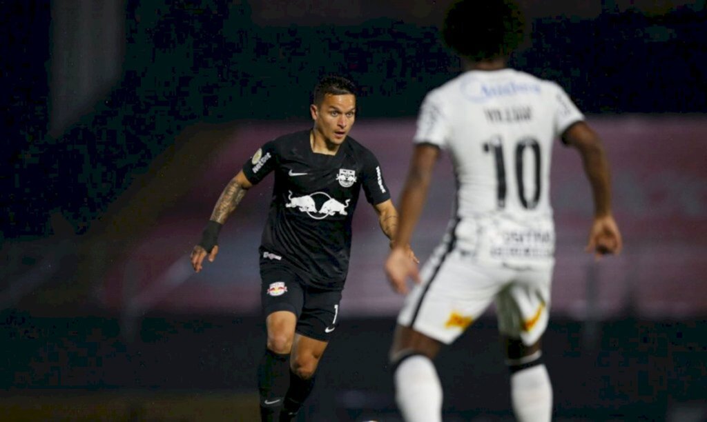 Corinthians arranca empate com Bragantino