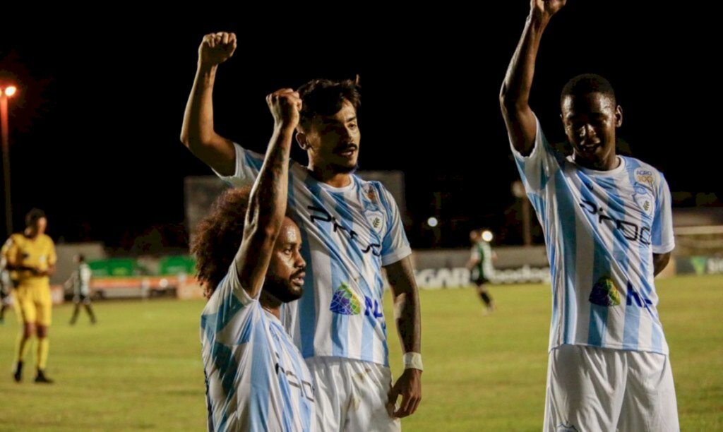 EBC - Punição foi dada porque dirigente da equipe catarinense ofendeu Celsinho (de joelho na foto)